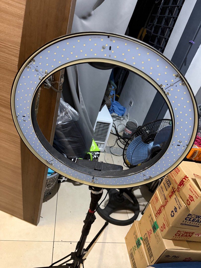 Mount Dog LED Ring Light (Category: Lighting & Studio Equipment) located in Angeles City. Submitted by ginlyy (Listing ID 1404333480, Image 2). Description: For Sale: Mount Dog LED Ring Light Previously used in a tattoo shop. Super liwanag, no damages on function Only issue: Broken circular plastic part, but it still works perfectly. You can replace it if you want — naka-balot nang maayos. Original Price: 8k Selling Price: 3.5k Can send video to 