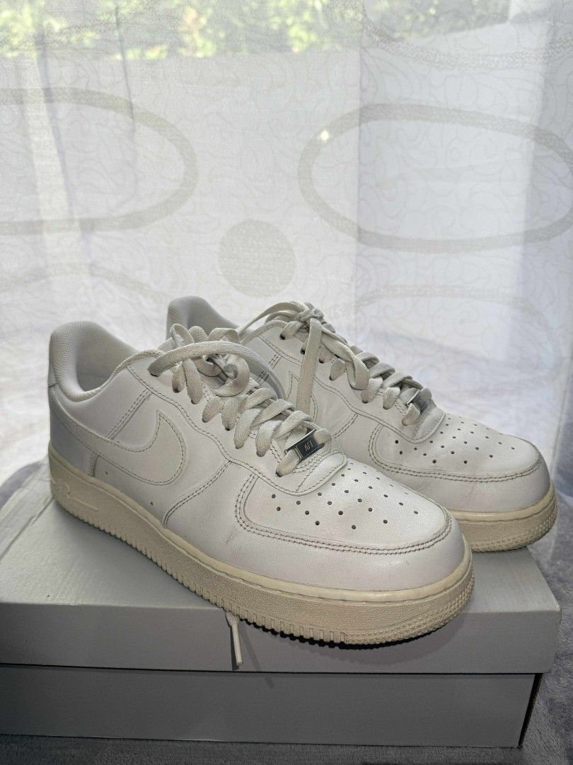 Nike Air Force 1 '07 (Category: Sneakers) located in Manila. Submitted by sparkplug2002 (Listing ID 1404256413, Image 2). Description: used but not abused minor issue: paint chip slightly yellowing soles shipping paid by buyer LBC or J&T .