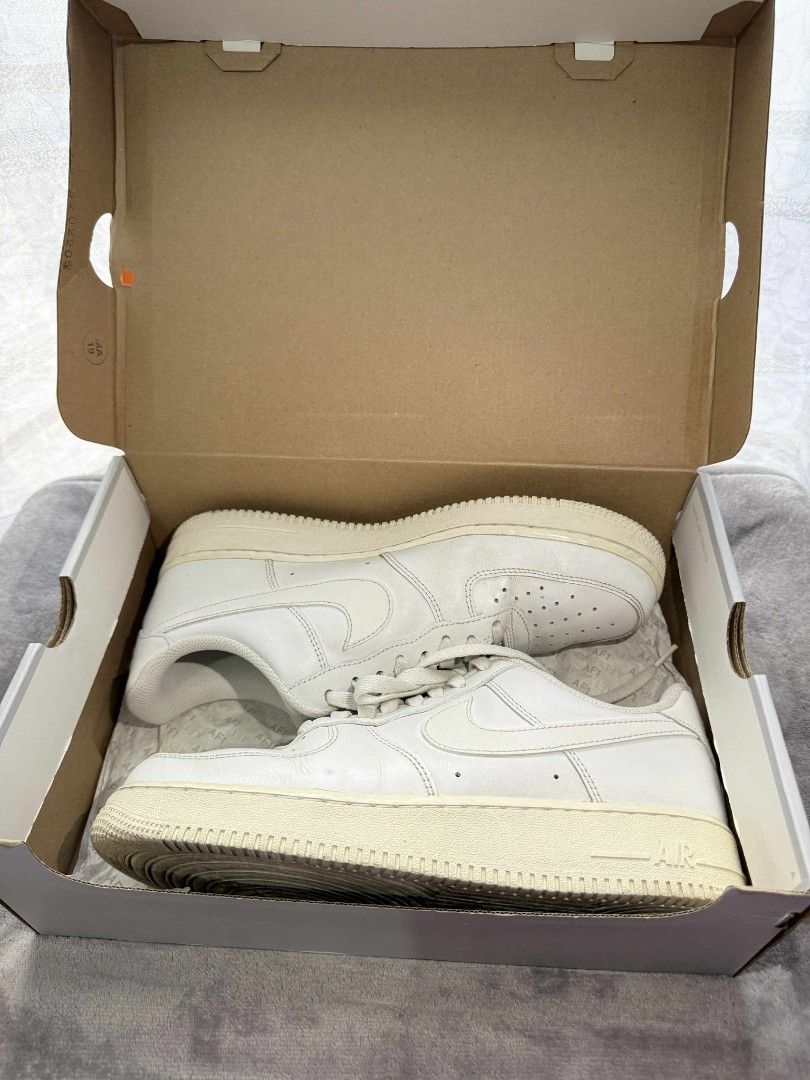 Nike Air Force 1 '07 (Category: Sneakers) located in Manila. Submitted by sparkplug2002 (Listing ID 1404256413, Image 1). Description: used but not abused minor issue: paint chip slightly yellowing soles shipping paid by buyer LBC or J&T .