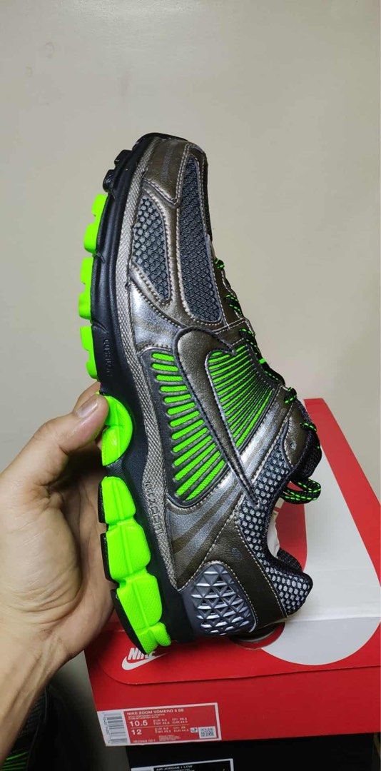 Nike Vomero 5 Metallic Pewter Green Strike (Category: Sneakers) located in Quezon City. Submitted by leonsol3 (Listing ID 1404340856, Image 3). Description: Nike Zoom Vomero 5 Metallic Pewter Green Strike Mens US 10.5 | Brandnew with box (SRP P8,895❌) SALE P4,850 ✅ 📍Quezon City.