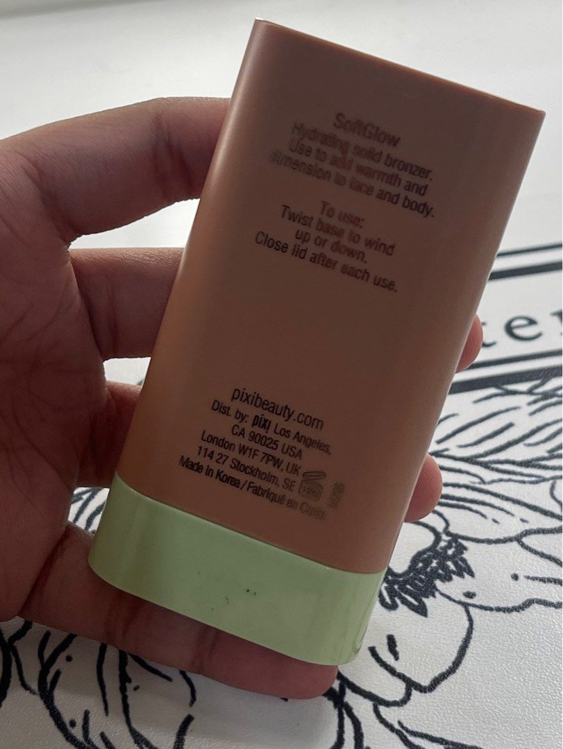 Pixi On-the-Glow Bronze (Category: Makeup) located in Manila. Submitted by iconvee (Listing ID 1404303761, Image 2). Description: - got it for 1,200+ in LOOK MOA. - it’s a bronzer that has a highlighting effect - tried it 2x only. -rfs: not using it anymore MOD: gcash/BDO. SHIP: lalamove/j&t. buyers cover fee. .