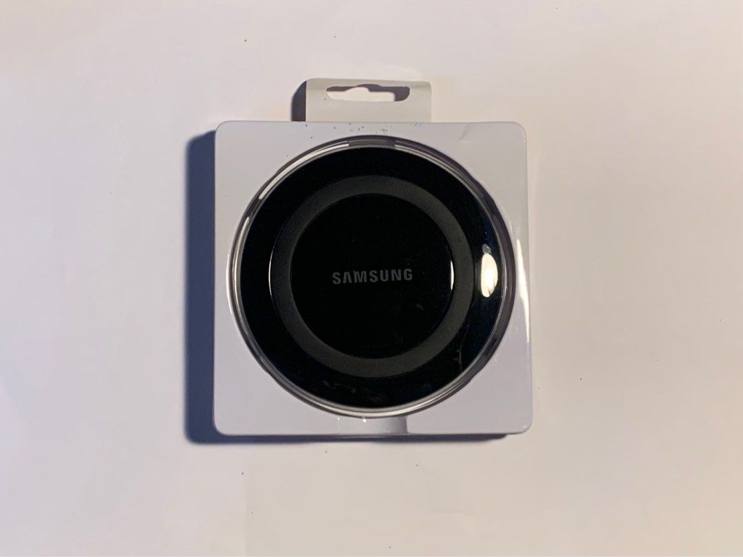 Samsung Wireless Charger - Pad Type [Qi Standard] (Category: Chargers & Cables) located in Manila. Submitted by pagulan (Listing ID 1404347739, Image 1). Description: .