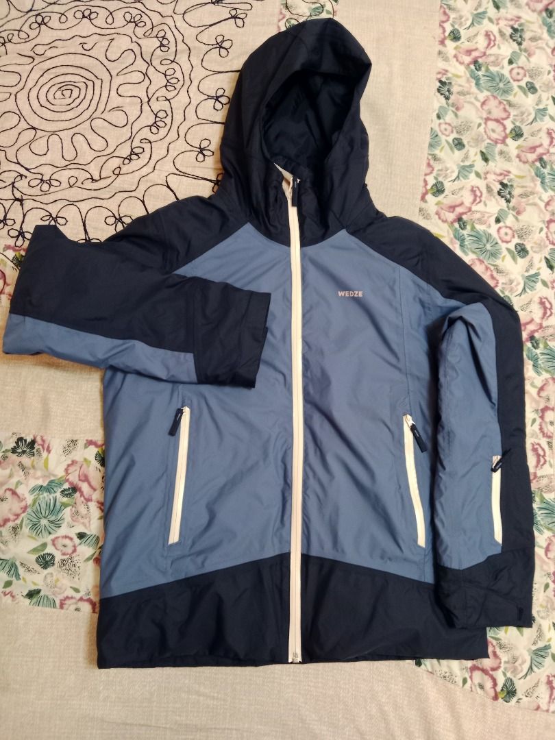 Jacket (Category: Babies & Kids Fashion) located in Singapore. Submitted by blue2025 (Listing ID 1404254705, Image 3). Description: - Decathlon waterproof jacket Shoulder 41cm, chest 52 cm - Size 14 - Features a hood and full-length zipper - Taped seams for enhanced warmth - Multiple convenient pockets - Full zip closure for easy wear - Perfect for skiing or cold weather.