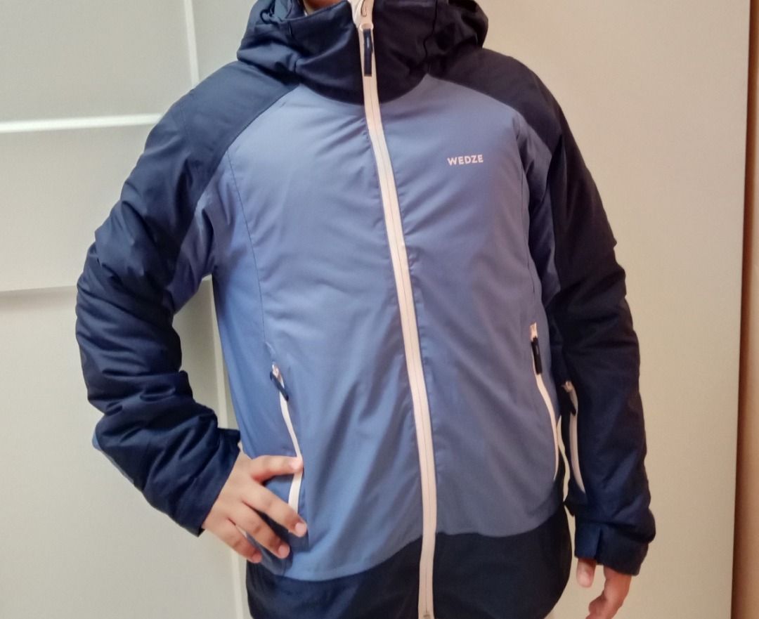 Jacket (Category: Babies & Kids Fashion) located in Singapore. Submitted by blue2025 (Listing ID 1404254705, Image 1). Description: - Decathlon waterproof jacket Shoulder 41cm, chest 52 cm - Size 14 - Features a hood and full-length zipper - Taped seams for enhanced warmth - Multiple convenient pockets - Full zip closure for easy wear - Perfect for skiing or cold weather.