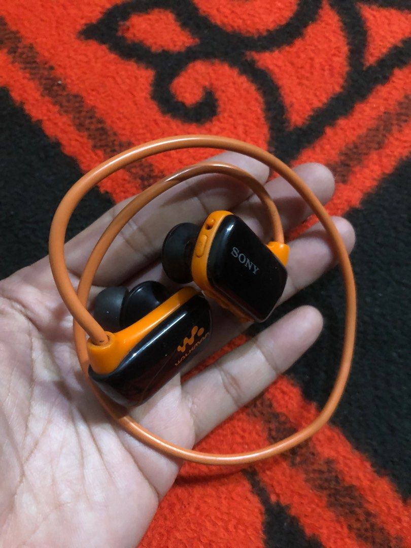 Sony Walkman NWZ-W273S Music player untested unit (Category: Portable Music Players) located in Quezon City. Submitted by markgolveo (Listing ID 1404332051, Image 2). Description: Sony NWZ-W273S Music player untested unit Considered as defective for parts out repairs Havent got charging cable for this unit.