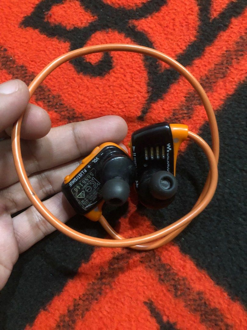 Sony Walkman NWZ-W273S Music player untested unit (Category: Portable Music Players) located in Quezon City. Submitted by markgolveo (Listing ID 1404332051, Image 3). Description: Sony NWZ-W273S Music player untested unit Considered as defective for parts out repairs Havent got charging cable for this unit.