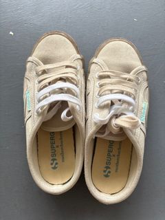 (Category: ) located in . Submitted by mercloset (Listing ID 1404231850, Image 1). Description: .