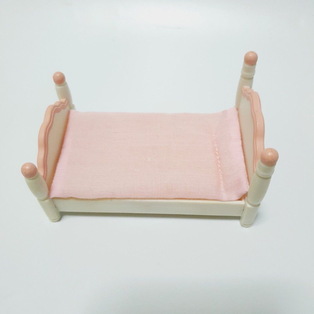 Sylvanian Families Pink White Miniature Bed (Category: Kids Toys) located in Taytay. Submitted by kyo.mono (Listing ID 1404331584, Image 3). Description: 💟Follow us on IG: kyo.mono for faster replies TikTok: kyo.mono_ for videos and review Good as new Auth from Japan Actual photo posted.
