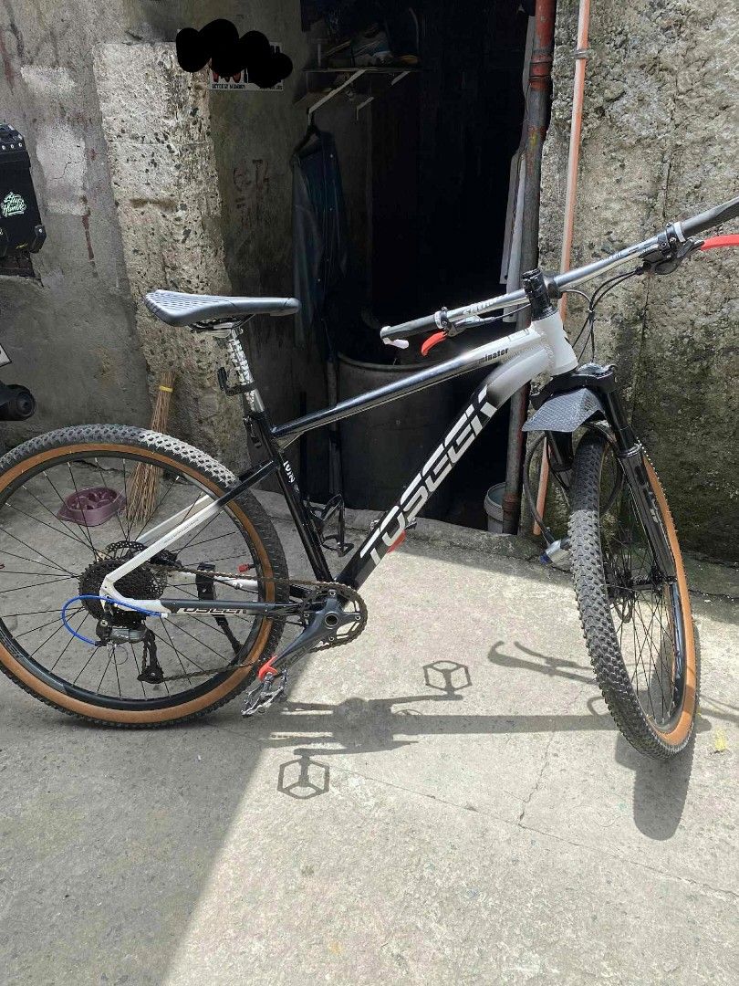 Toseek 27.5 Mountain Bike (Category: Bicycles) located in Manila. Submitted by uchyha (Listing ID 1404301735, Image 2). Description: RFS: hindi na nagagamit SPECS NG BIKE: FORK - TOSEEK (STOCK) FRAME - TOSEEK (STOCK) CRANK SET - SAGMIT (HALOTECH) GROUP SET - SHIMANO ALTUS (9 SPEED) (STOCK) HANDLE BAR - SAGMIT SEAT POST - SAGMIT BRAKE SET - MT200 SHIMANO (STOCK) INTERNAL CABLING.