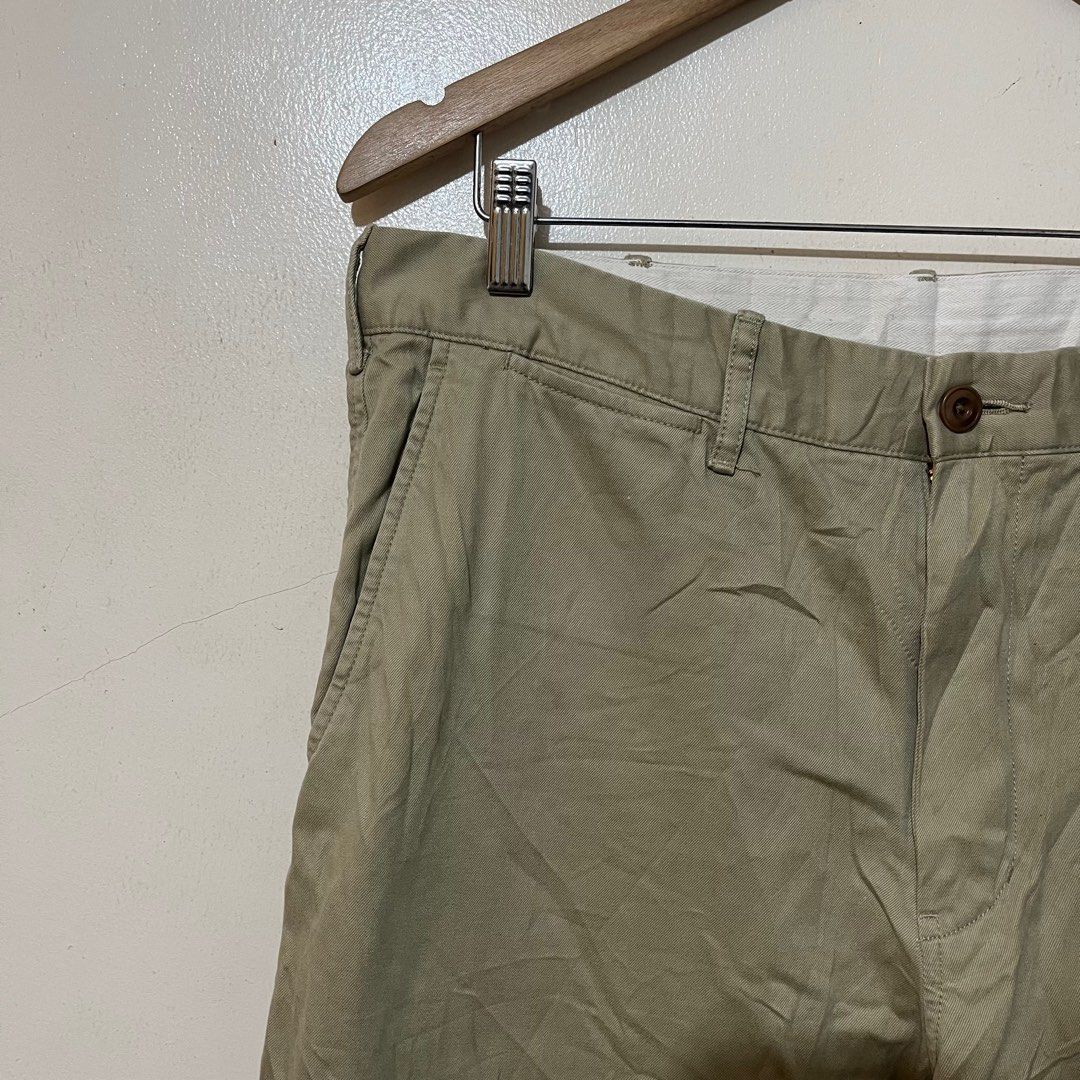 Uniqlo Khaki Pants (Category: Chinos) located in Penaranda. Submitted by driplounge. (Listing ID 1404252627, Image 2). Description: Uniqlo Pants •size 34-36 •length 44 •excellent condition •10/10 •no issue 450 +shipping fee 📍General Tinio, Nueva Ecija.