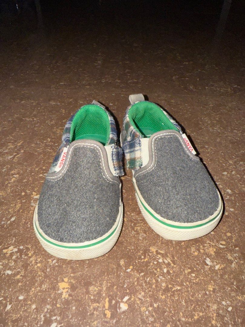 Vans Toddler Slip-On Shoes (Category: Babies & Kids Fashion) located in Koronadal. Submitted by hlcstll (Listing ID 1404272431, Image 1). Description: Bought from thrift shop Size: 13cm RFS: Decluttering.