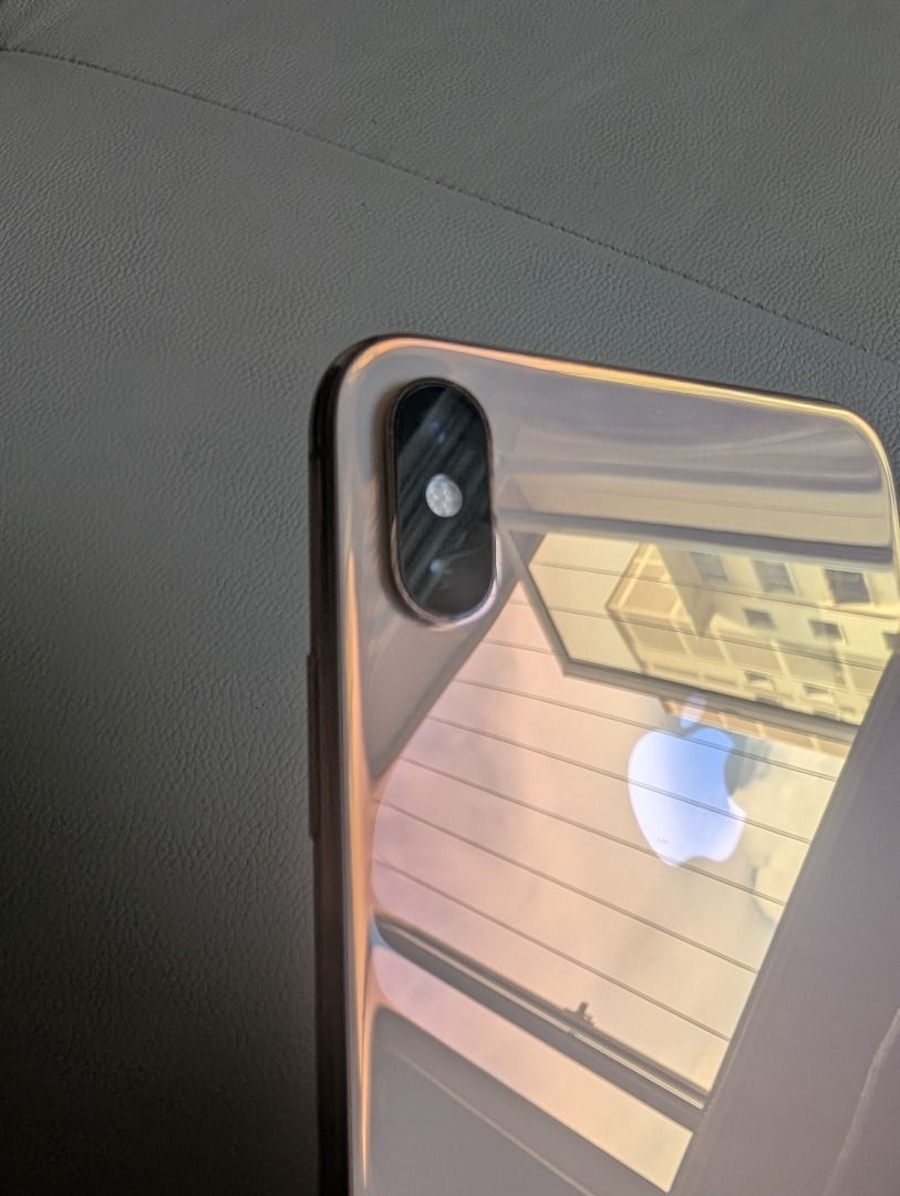 (Category: iPhone X Series) located in Singapore. Submitted by seekthetruth (Listing ID 1404237807, Image 3). Description: 256GB. very new. Used with screen protector and case since day 1. No box,no other accessories. Self collect from bedok home only.