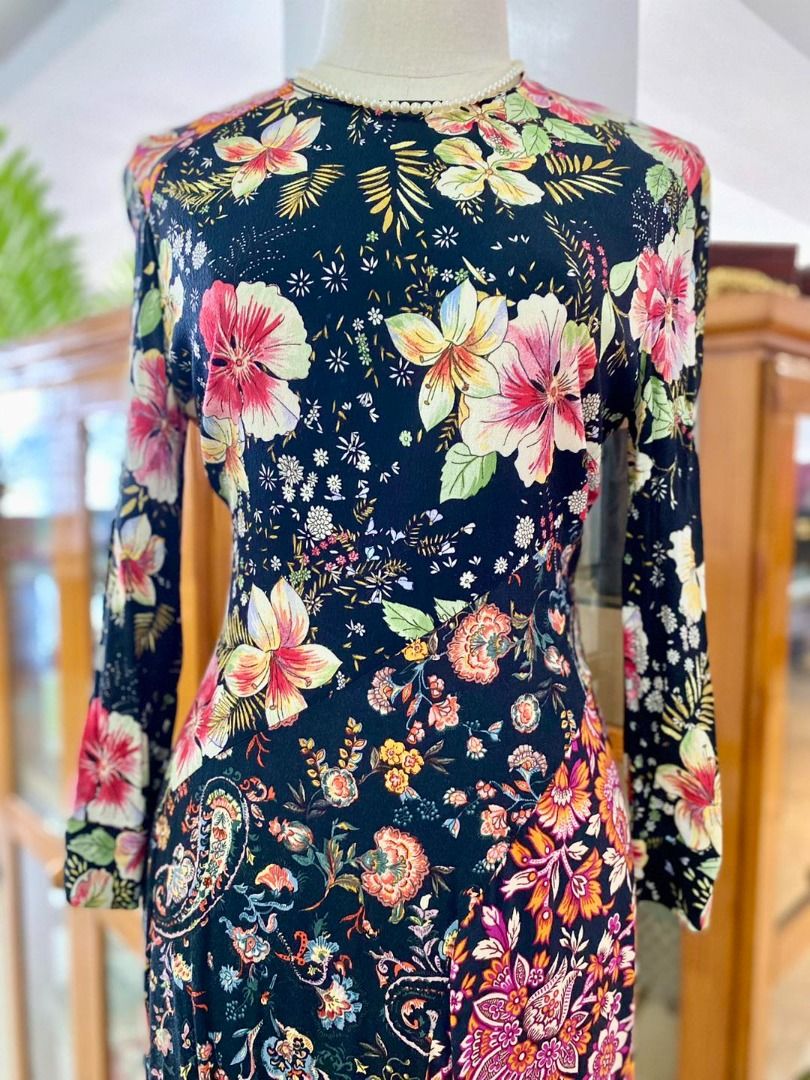 Zara Patchwork Floral Maxi Dress (Category: Dresses) located in Baguio. Submitted by asna_taku (Listing ID 1404218070, Image 3). Description: Zar@ Patchwork Floral Maxi Dress with front slit XS on tag best fits S-M ₱980.