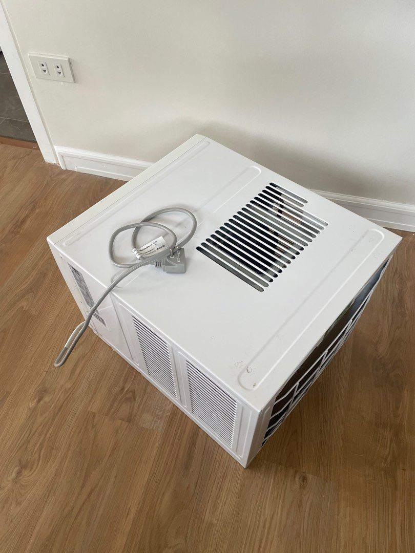 Aircon Kolin 0.75hp window type non-invest (Category: Air Conditioning and Heating) located in Taguig. Submitted by jcfeleo (Listing ID 1404381478, Image 3). Description: RFS: changed to higher hp Loc: QC.
