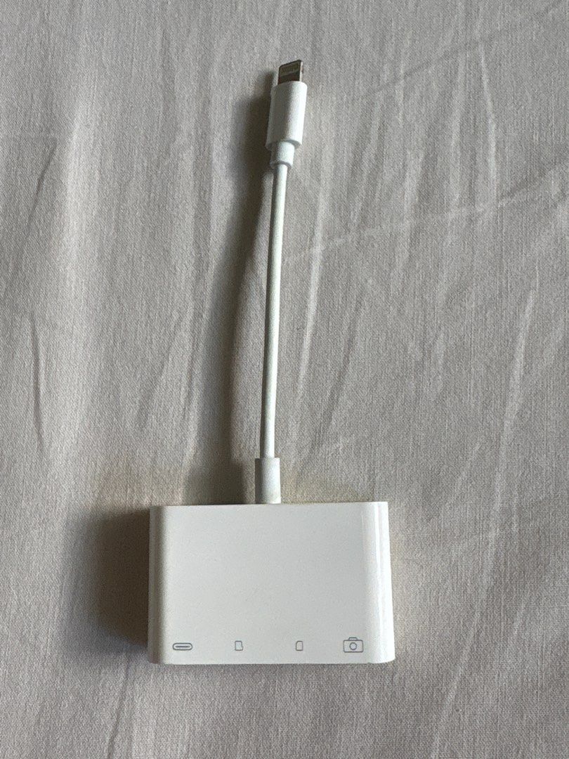 Apple Lightning 4in1 Card Reader (Category: Cables & Adaptors) located in Quezon City. Submitted by aml49_ (Listing ID 1404421487, Image 2). Description: Used for reading my camera’s SD Card RFS: changed to a phone with usb-c.