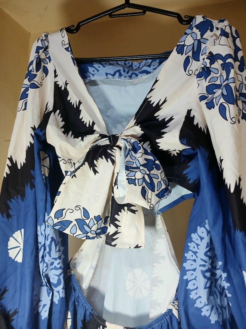 Beach Maxi Dress with Cutout - Size M (Category: Dresses) located in Navotas City. Submitted by rainepreloved (Listing ID 1404469215, Image 2). Description: Bohemian Maxidress Cutout Bow Front Size: M Price : 600 + sf ✅️ Condition: Very Good. Not Used, late dumating kasi for my elyu trip ✅️ Labas ang belly button, with slit. Ribbon sa front. Super ganda print 🫶🏻 RFS: Urgent sale, moving out Location: Navotas Mode of Payment: GCASH Mode of Deliv