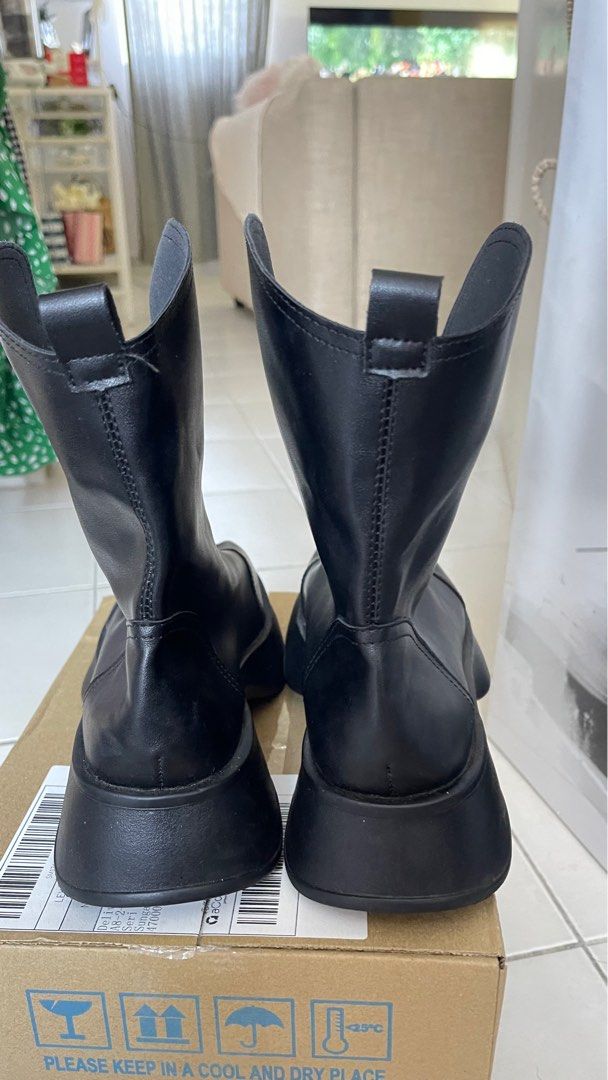 Boot (Category: Boots) located in Kuala Lumpur. Submitted by cherishedtogo (Listing ID 1404420975, Image 3). Description: Boot sangat stylish. nak jual sebab tak muat dengan saya. .