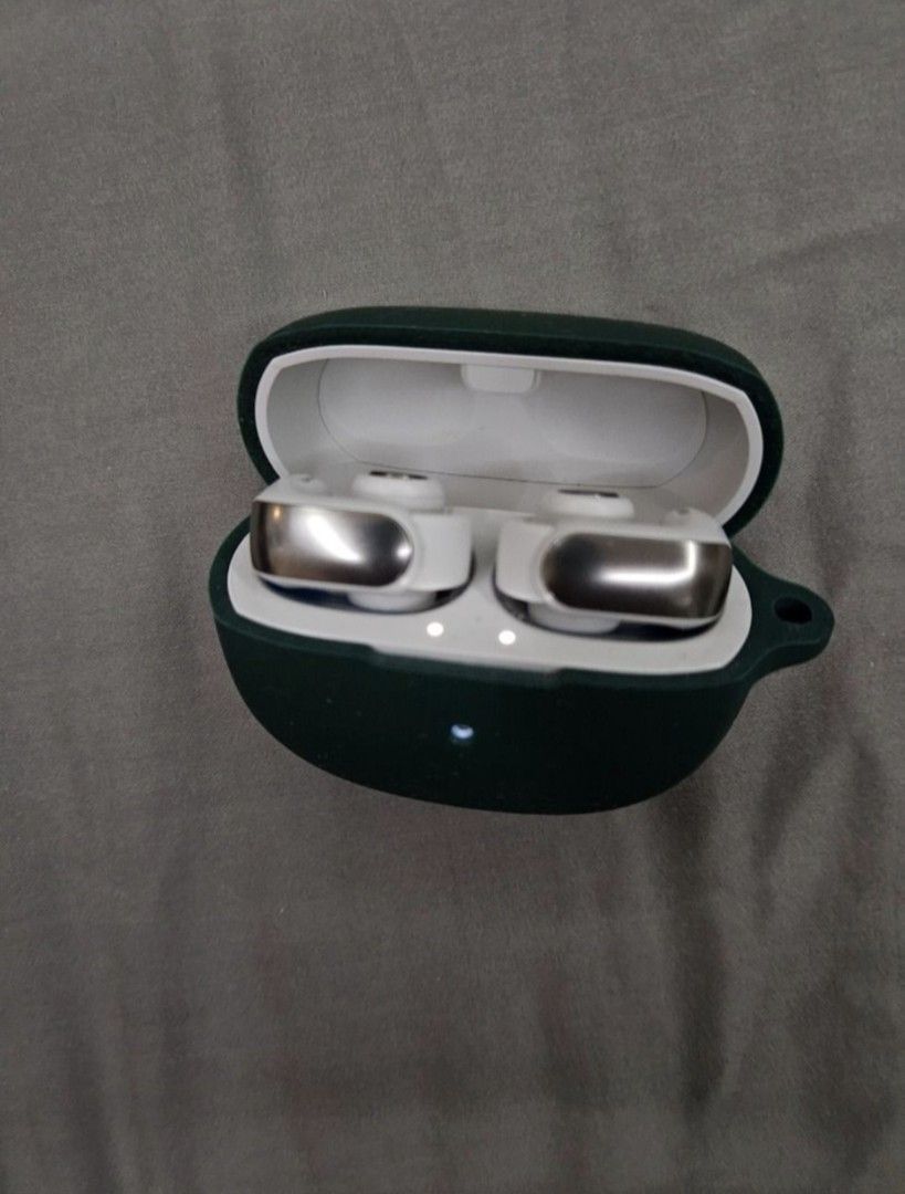 Bose Ultra Open Ear (Category: Earphones) located in Quezon City. Submitted by princessarugay (Listing ID 1404424256, Image 2). Description: RFS: i barely use it, will buy shokz prefer meet-up: Southmall SM BF Hypermarket Lopez One Ayala Eton Centris u book the pick-up if via courier pm if u want to see more photos pm for nego.