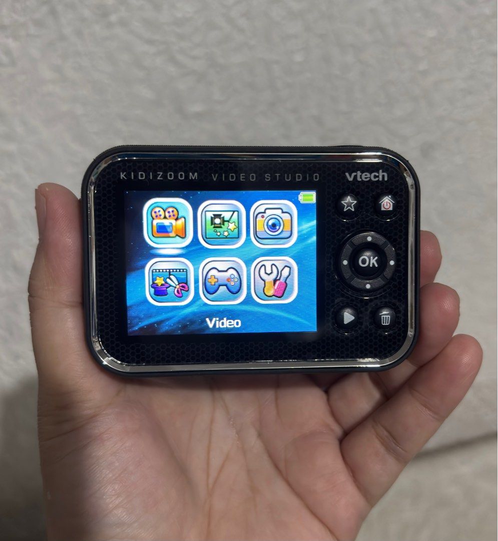 Brandnew Vtech Video Studio Pro Camera for Kids (Category: Cameras) located in Paranaque City. Submitted by dalle_closet (Listing ID 1404495286, Image 3). Description: Brandnew pwede pang gift sa mga kids nyo Perfect sa mga anak nyo na mahilig magvlog :).