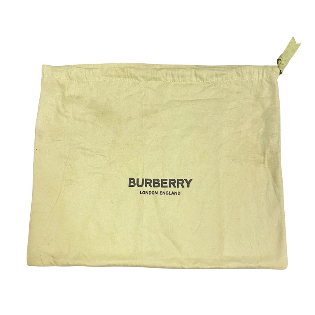 Burberry Dust Bag (Category: Luxury Bags & Wallets) located in Malabon City. Submitted by k_mby (Listing ID 1404531606, Image 1). Description: • with minimal dirt only • cream color • 17”x14” (LxW).