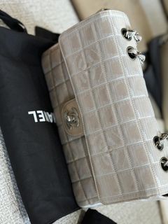 (Category: ) located in . Submitted by cierre.closet (Listing ID 1404444662, Image 1). Description: .