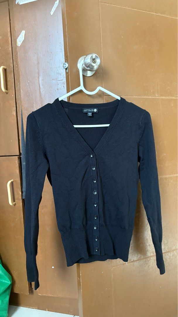 Cotton On Black Vneck Cardigan (Category: Coats, Jackets and Outerwear) located in Los Banos. Submitted by ddn_07 (Listing ID 1404458983, Image 2). Description: - Size S - V-neck - Button-down closure - Ribbed cuffs.