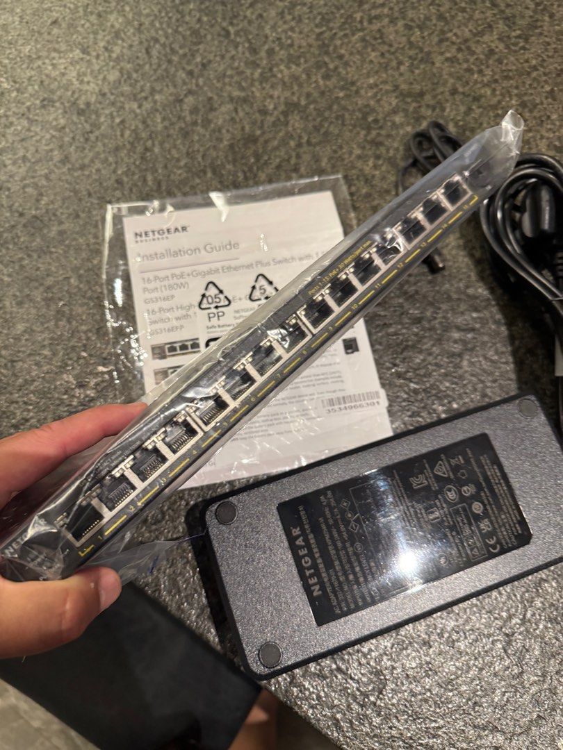 Data Switch (Category: Networking) located in Singapore. Submitted by cash_on_line (Listing ID 1404475880, Image 3). Description: Bought extra .