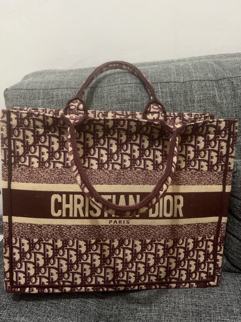 Dior Book Tote bag (Category: Luxury Bags & Wallets) located in Quezon City. Submitted by andrea11171999 (Listing ID 1404466390, Image 1). Description: .