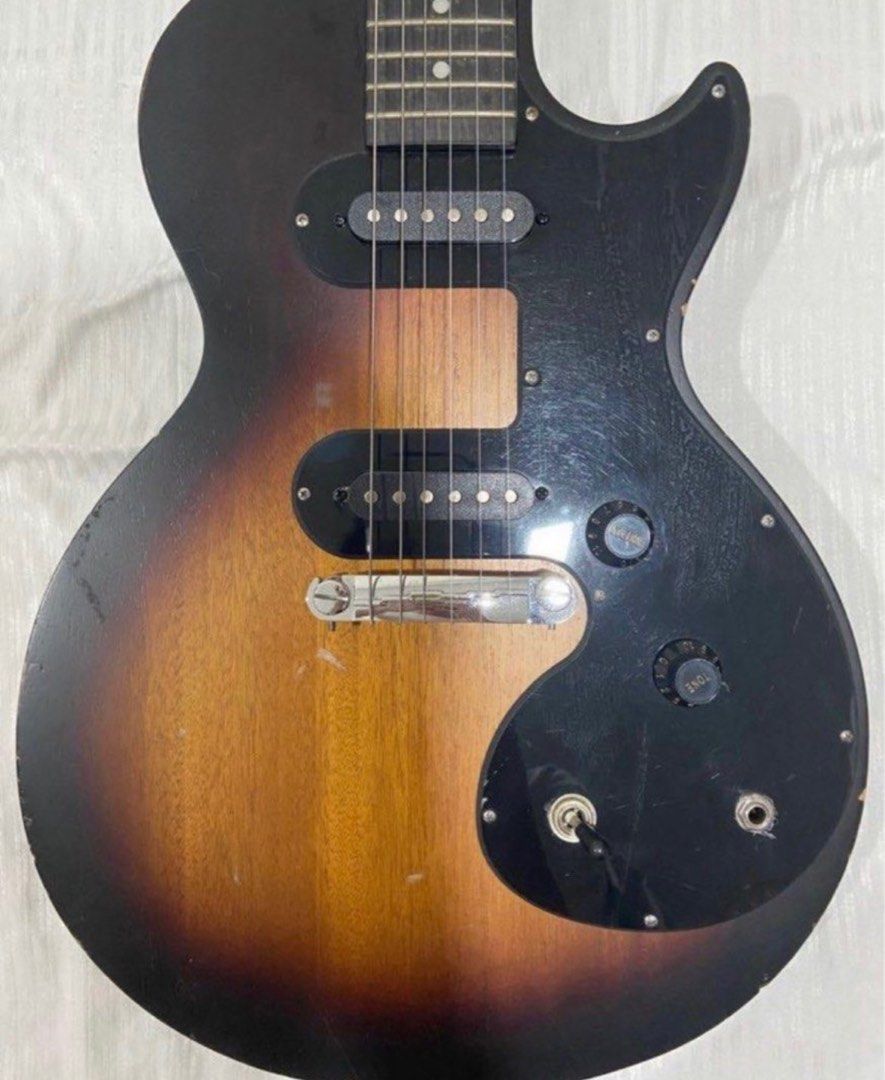 Epiphone Les Paul Melody Maker E1 Vintage Sunburst (Category: Musical Instruments) located in Mandaluyong City. Submitted by joaquindeleon (Listing ID 1404511778, Image 2). Description: Epiphone Les Paul Melody Maker E1 Vintage Sunburst Bought in Vertis North, Ayala in 2019 RFS: Bought a new guitar Pros: Fully functioning pickups Cons: Knicks and scratches on the body and on the neck of the guitar due to age and usage. Faulty input, cracks and po