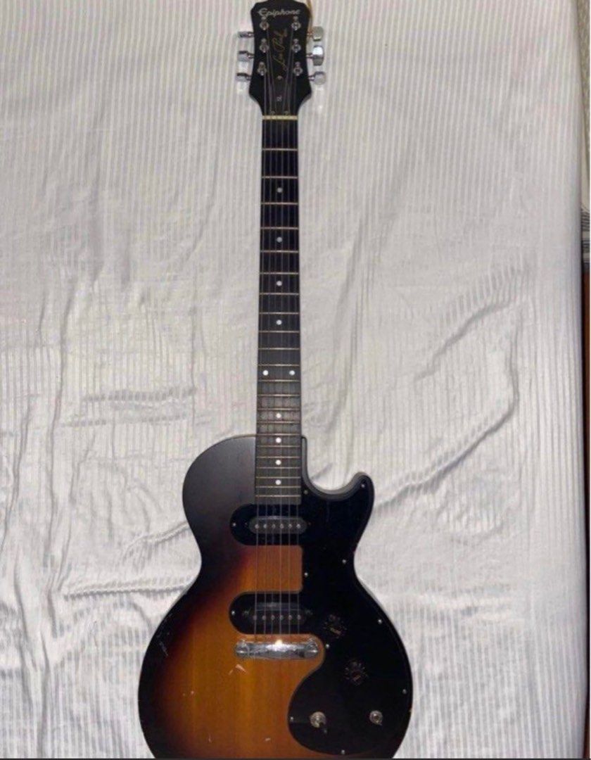 Epiphone Les Paul Melody Maker E1 Vintage Sunburst (Category: Musical Instruments) located in Mandaluyong City. Submitted by joaquindeleon (Listing ID 1404511778, Image 1). Description: Epiphone Les Paul Melody Maker E1 Vintage Sunburst Bought in Vertis North, Ayala in 2019 RFS: Bought a new guitar Pros: Fully functioning pickups Cons: Knicks and scratches on the body and on the neck of the guitar due to age and usage. Faulty input, cracks and po