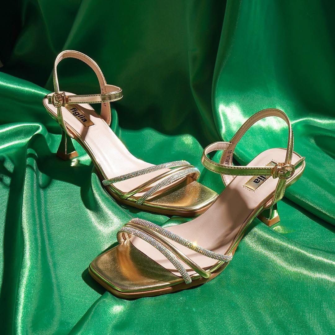 Figlia Carla Gold Heels (Category: Heels) located in Quezon City. Submitted by oli_g (Listing ID 1404380659, Image 1). Description: • used once • bought for PHP 999.