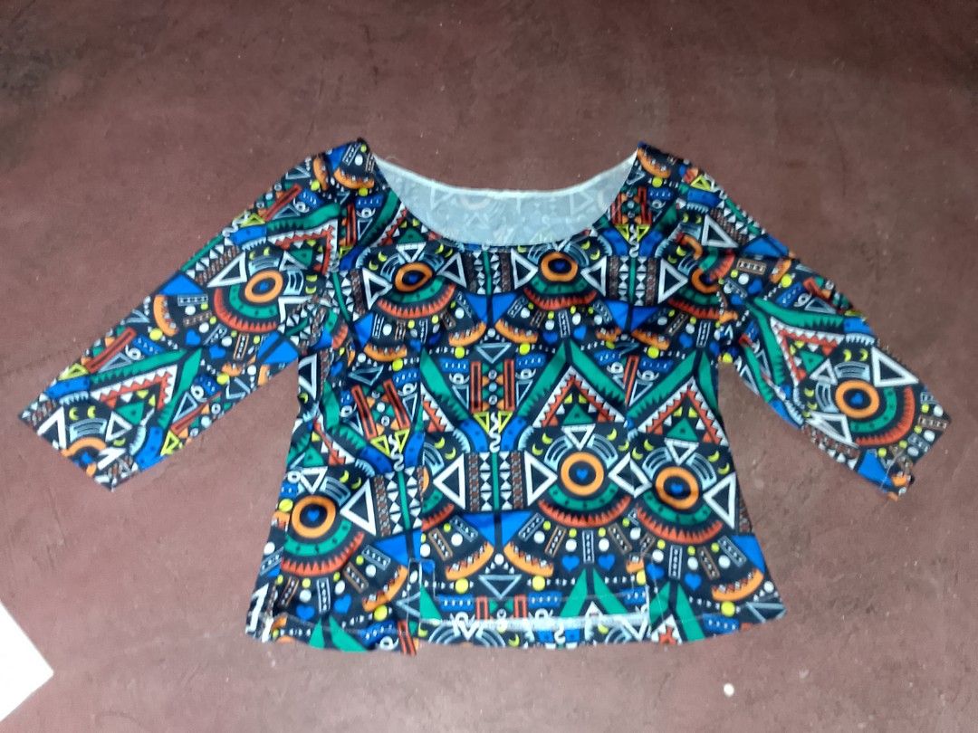 Geometric Print Top (Category: Sleeveless) located in Marikina City. Submitted by lemonpreluvs (Listing ID 1404501583, Image 1). Description: GCash payment only and shipping through jnt w- 37.5 cm L- 49 cm.
