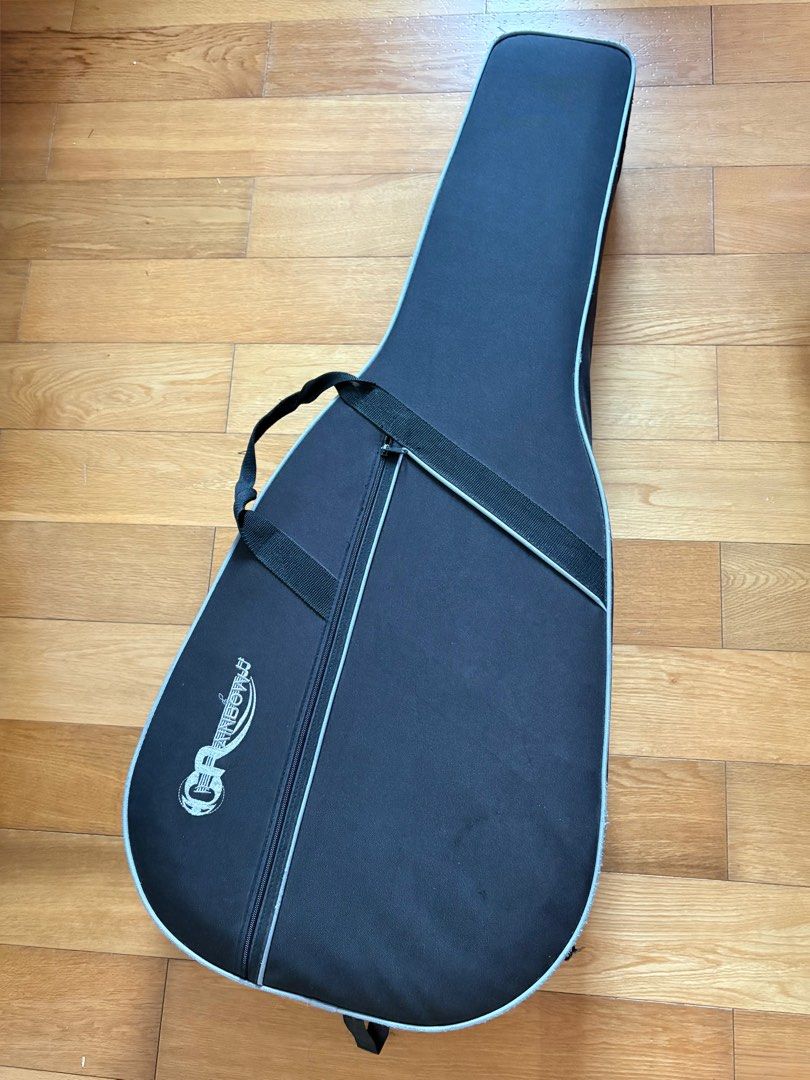 Guitar Case (Category: Musical Instruments) located in Mandaluyong City. Submitted by liannepreloved (Listing ID 1404464246, Image 1). Description: -RFS: bought a new guitar case -bag is a little dusty and some edges are frayed (as seen in the photos) MOP: GCash only Delivery: GrabExpress/Lalamove *Delivery within Metro Manila only *Delivery fee care of buyer *Payment first basis.