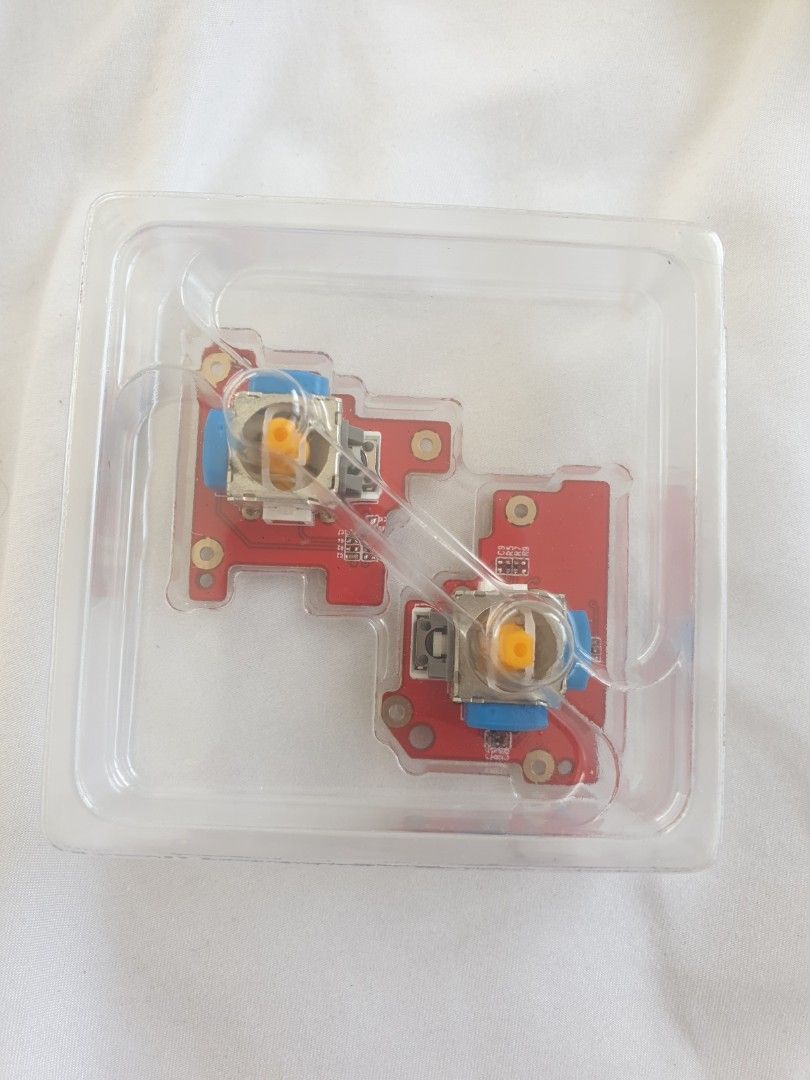 Gulikit Hall Effect Sticks for Rog Ally X (Category: Controllers) located in Las Pinas. Submitted by mmff_88 (Listing ID 1404416796, Image 2). Description: Brand new from Pixel Play, never used I can also install them for you for Php200. Experience wise, I've done the 70W battery mod and right stick hall replacement on the base Ally, and dual TMRs for the DS5. RFS: Incompatible with the base model of the Ally. Thought the X in "Rog Ally X Gulikit