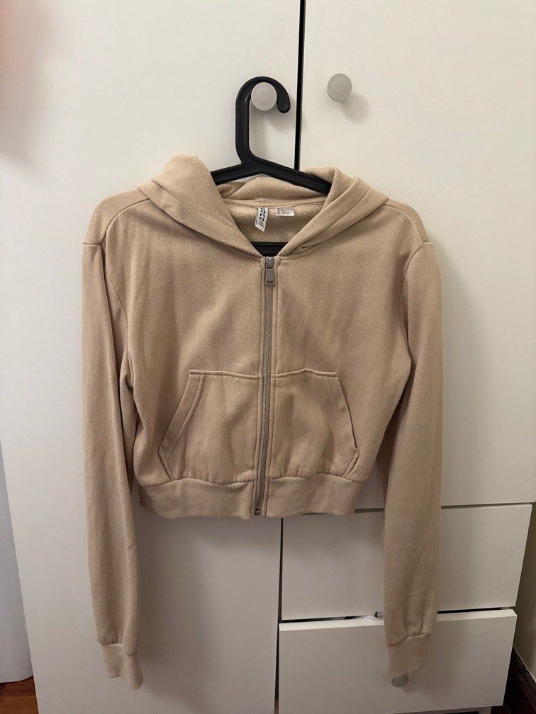 H&M jacket (Category: Coats, Jackets and Outerwear) located in Pasig City. Submitted by hotstuff__ (Listing ID 1404403775, Image 1). Description: .