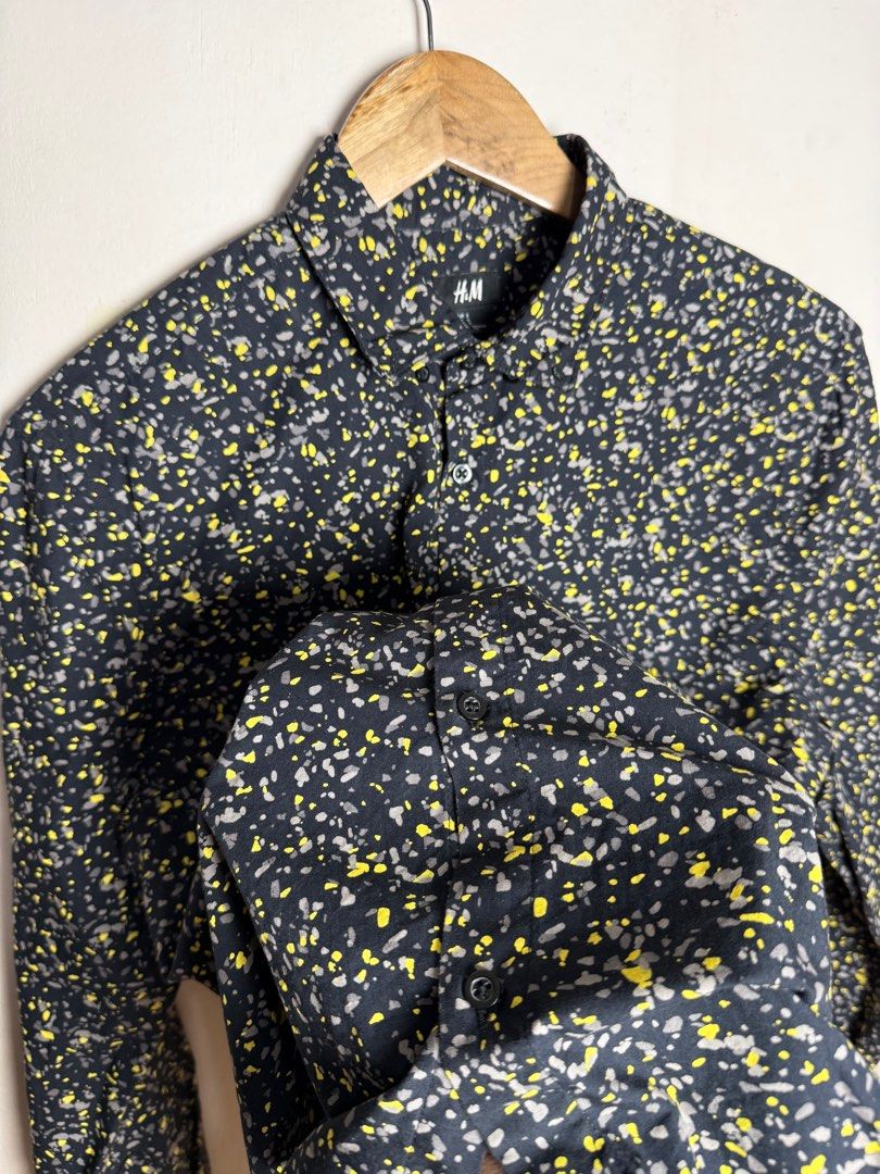H&M patterned black long sleeve with yellow and grey (Category: Formal Shirts) located in Tanza. Submitted by dappydappy (Listing ID 1404543649, Image 2). Description: Small 20x28 No flaws Looks new.