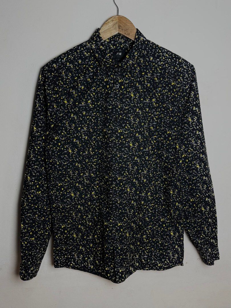 H&M patterned black long sleeve with yellow and grey (Category: Formal Shirts) located in Tanza. Submitted by dappydappy (Listing ID 1404543649, Image 1). Description: Small 20x28 No flaws Looks new.