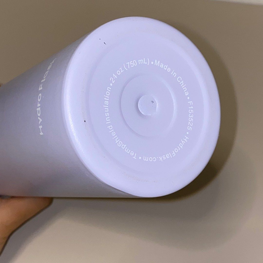 Hydro Flask 24oz (Category: Water Bottles & Tumblers) located in Mandaluyong City. Submitted by reloved2024 (Listing ID 1404573505, Image 2). Description: .