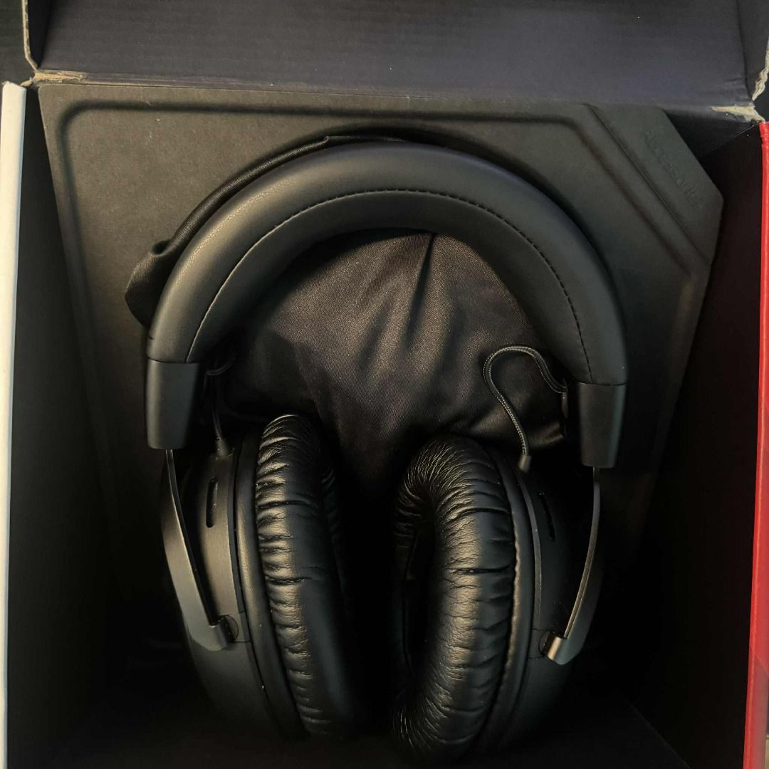 HyperX Cloud III Wireless Gaming Headset (Category: Headphones & Headsets) located in Quezon City. Submitted by kvnmercado (Listing ID 1404492054, Image 2). Description: FS. HyperX Cloud III Wireless Gaming Headset for PC/ PS5/ PS4/ Switch Bought last Aug 20, 2025 for Php 6700 at Datablitz. Super fresh. Complete with box, manuals, bag, mic and headset. Tagged as BRAND NEW. RFS: Pinang gift lang pero hindi kasya kaya ibebenta nalang. Selling it fo