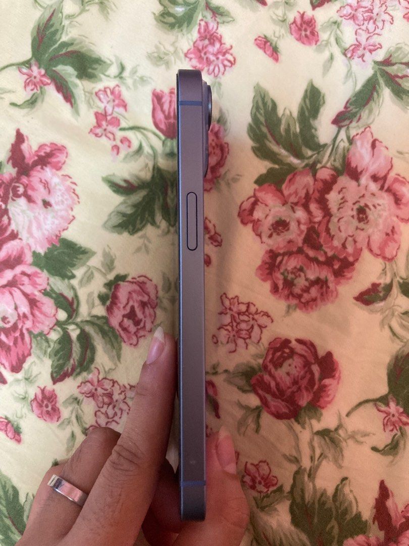Iphone 14 (Category: iPhone 14 Series) located in Manila. Submitted by annejasmin51791 (Listing ID 1404435723, Image 3). Description: 128 GB Never opened nor repaired With box and original apple charging cable Batt health:77 .