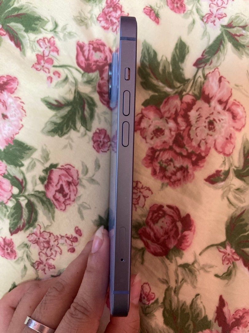 Iphone 14 (Category: iPhone 14 Series) located in Manila. Submitted by annejasmin51791 (Listing ID 1404435723, Image 2). Description: 128 GB Never opened nor repaired With box and original apple charging cable Batt health:77 .