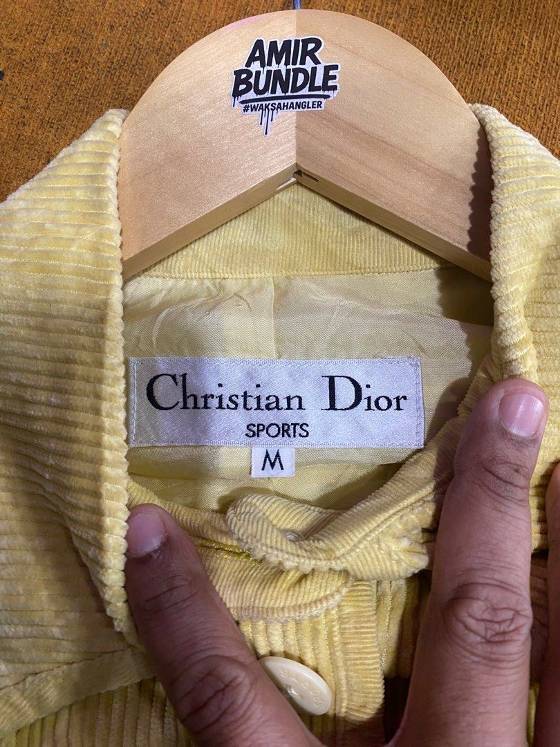 Jacket (Category: Coats, Jackets and Outerwear) located in Dungun. Submitted by wsl_bundle88 (Listing ID 1404413799, Image 3). Description: Pit 21 labuh 23.