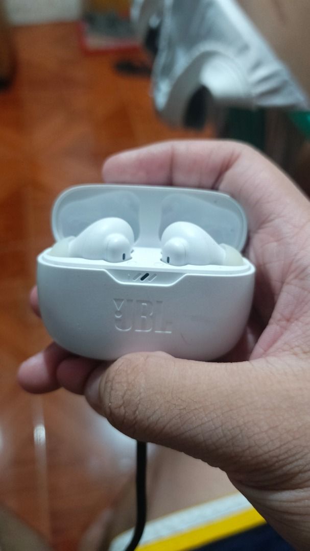 JBL Wave Beam 2 (Category: Earphones) located in Manila. Submitted by jehkey (Listing ID 1404529669, Image 3). Description: No Issue, charging case a bit dirty but not much. Great bass with ANC. .
