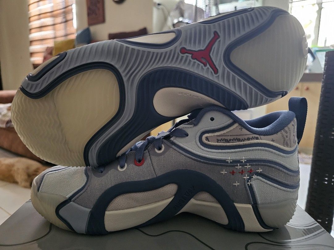 Jordan tatum 3 (Category: Sneakers) located in Mariveles. Submitted by mcvon (Listing ID 1404502118, Image 2). Description: - Jordan Tatum 3 Separate sneakers - Light blue and gray color scheme - Paisley detailing - Blue laces - Red accent on upper - White and clear soles - Red Jumpman logo - Includes original box.