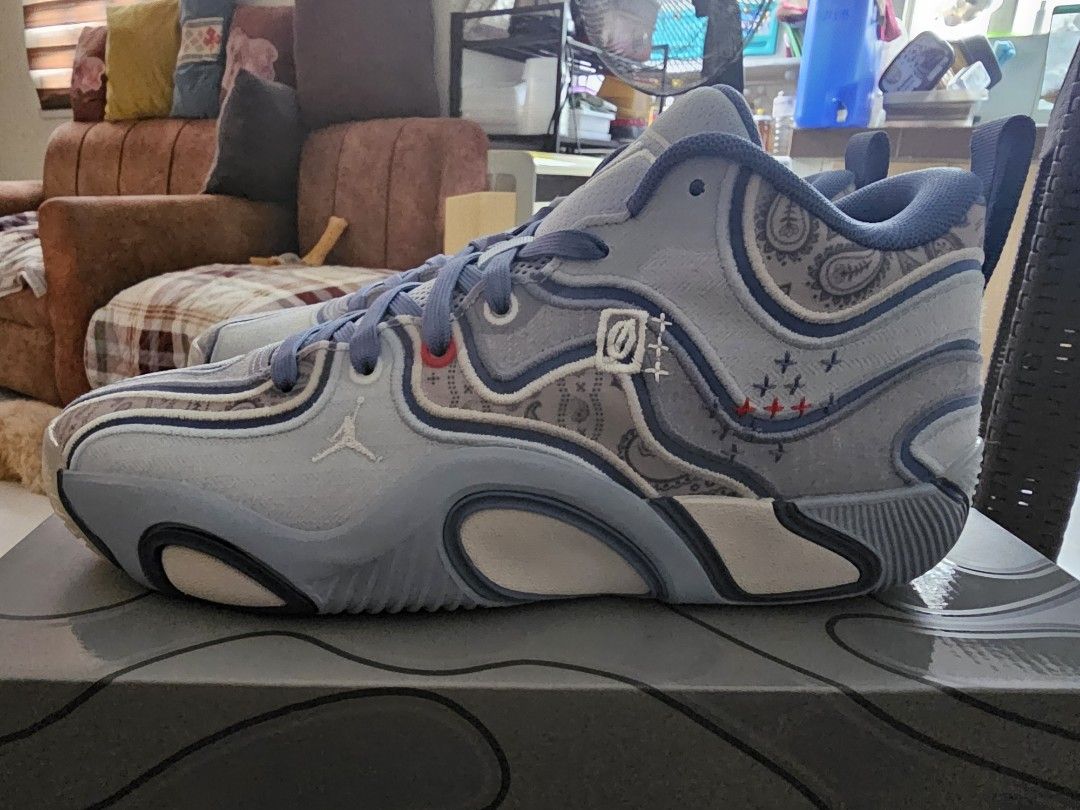 Jordan tatum 3 (Category: Sneakers) located in Mariveles. Submitted by mcvon (Listing ID 1404502118, Image 3). Description: - Jordan Tatum 3 Separate sneakers - Light blue and gray color scheme - Paisley detailing - Blue laces - Red accent on upper - White and clear soles - Red Jumpman logo - Includes original box.