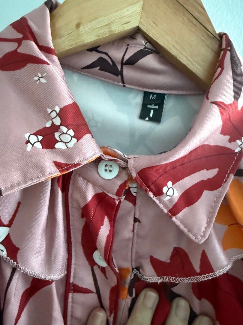 Korean Floral Dress (Medium) (Category: Dresses) located in Marikina City. Submitted by mdcfinds (Listing ID 1404395302, Image 2). Description: Korean floral dress in good used condition Size: Medium Width: 21 inches Length: 31 inches Php 280 only Shipping c/o buyer.