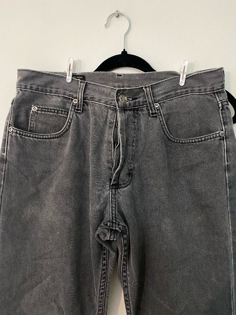 Lee Gray Denim Jeans Size 31 (Category: Jeans) located in Quezon City. Submitted by rapfrangelo (Listing ID 1404522215, Image 2). Description: - Lee gray denim jeans - Straight leg cut - Size 31 - Button fly - 100% cotton - Lee logo details - Classic, versatile style --- Waist 15.5 inches (unstretched) Front Rise 11 inches Thigh Width 11.5 inches Outer Seam 37.5 inches Inner Seam 27 inches Hem 8 inches 100% Cotton Negotiable. Shoot your offer. Sh