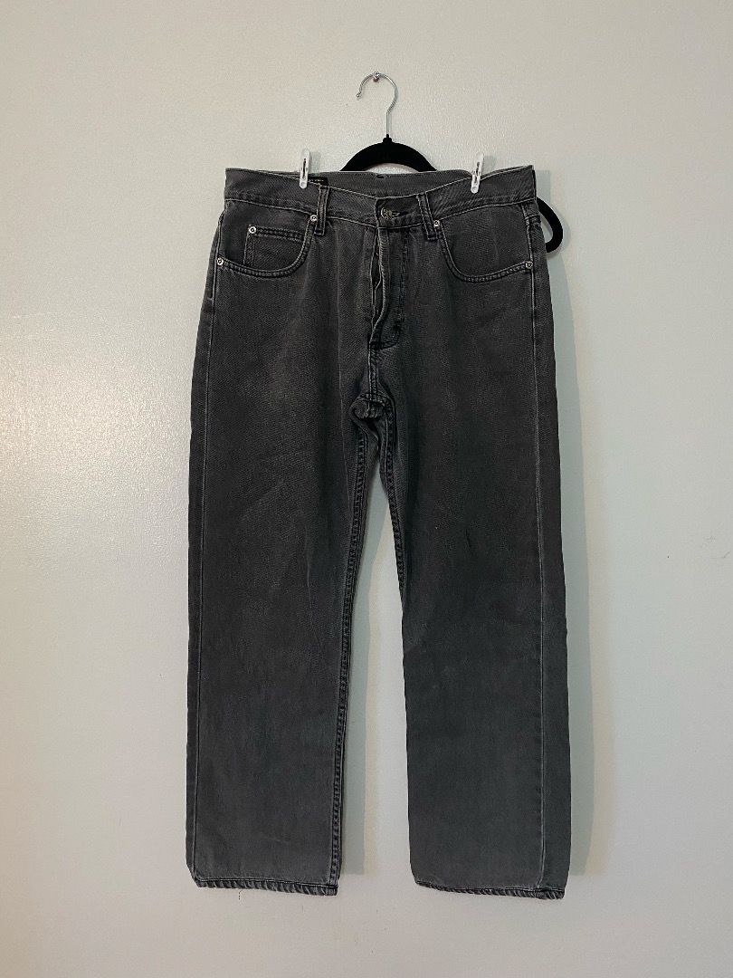 Lee Gray Denim Jeans Size 31 (Category: Jeans) located in Quezon City. Submitted by rapfrangelo (Listing ID 1404522215, Image 1). Description: - Lee gray denim jeans - Straight leg cut - Size 31 - Button fly - 100% cotton - Lee logo details - Classic, versatile style --- Waist 15.5 inches (unstretched) Front Rise 11 inches Thigh Width 11.5 inches Outer Seam 37.5 inches Inner Seam 27 inches Hem 8 inches 100% Cotton Negotiable. Shoot your offer. Sh