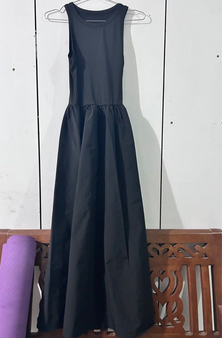 SHEIN Long flared Hem dress (Category: Dresses) located in Quezon City. Submitted by _judebbr1 (Listing ID 1404491282, Image 3). Description: Got this from Shein for ₱888. SHEIN Essnce Solid Sleeveless Flared Hem Dress. Used once only..