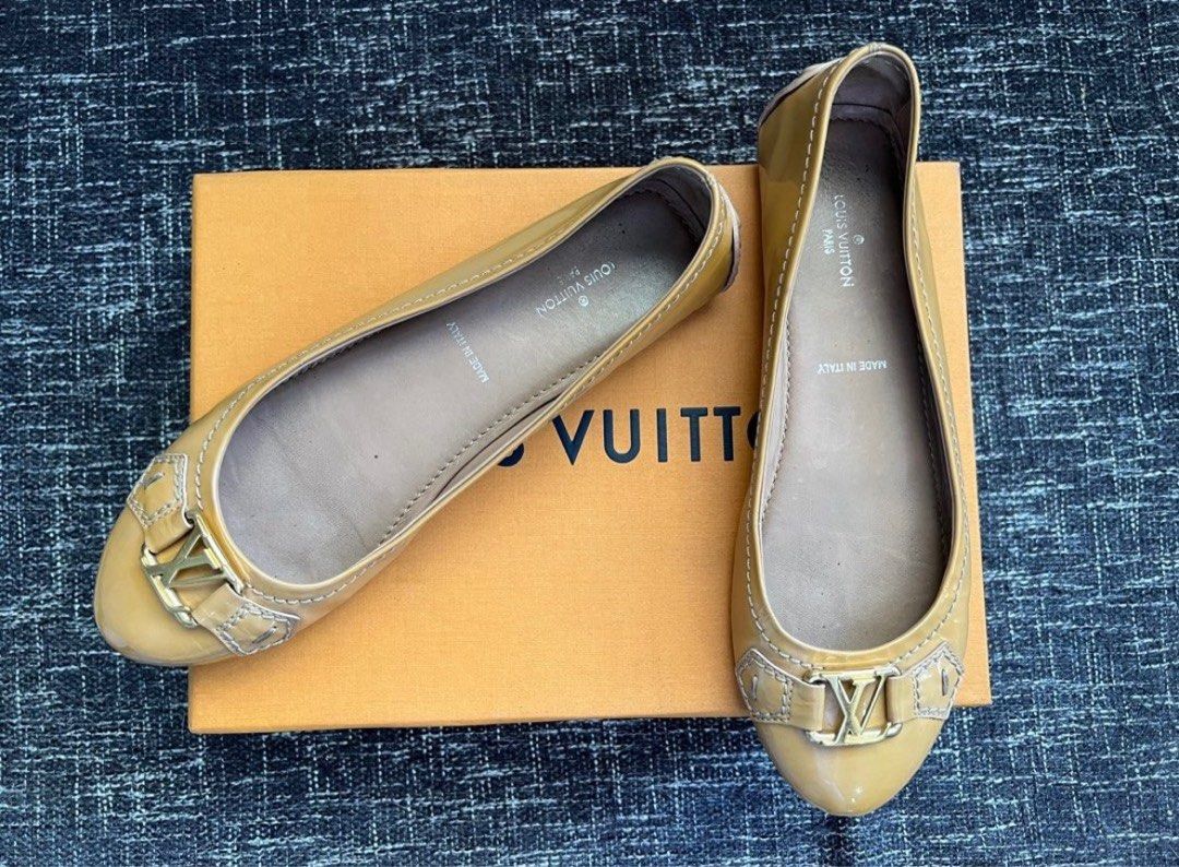 Louis Vuitton Patent Leather Flats (Category: Flats & Sandals) located in Quezon City. Submitted by fromkimwithless (Listing ID 1404418590, Image 2). Description: Louis Vuitton Beige Patent Leather Oxford Ballet Flats Bought last Nov 2016 Size 36 With light scratches on patent leather Comes complete with dustbag, box, receipt, booklet.